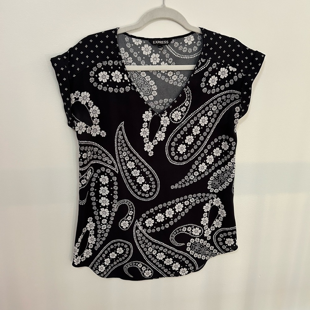 Express short sleeve blouse - black bandana pattern